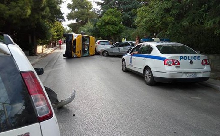 Ανατροπή σχολικού λεωφορείου στα Βριλήσσια