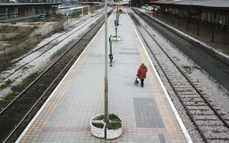 Ακινητοποιημένα αύριο τα τρένα