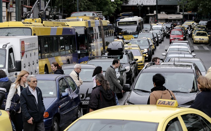 Φωτογραφίες από το μποτιλιάρισμα στο κέντρο της Αθήνας