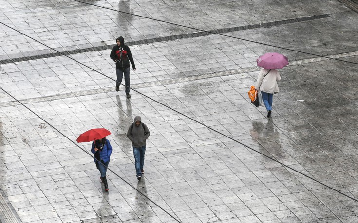 Χαλάει ο καιρός με βροχές, καταιγίδες και σκόνη από την Αφρική