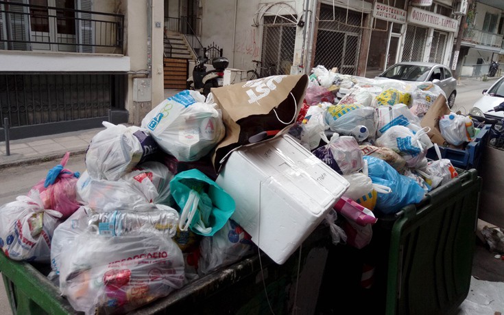Η λύση για τα σκουπίδια με παρέμβαση Τσίπρα και νομοθετική πρόταση Σκουρλέτη