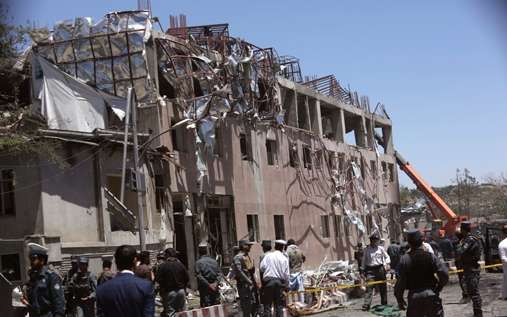 Εικόνες χάους στην Καμπούλ με 80 νεκρούς από την έκρηξη