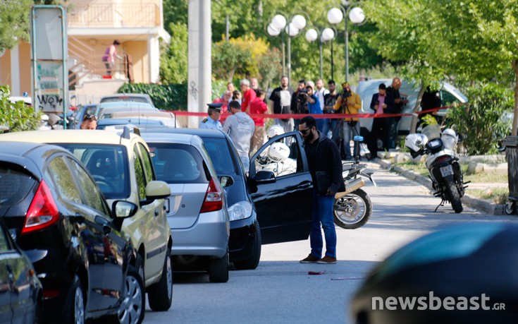 Νεκρός άνδρας μετά από πυροβολισμούς έξω από σχολείο στα Γλυκά Νερά