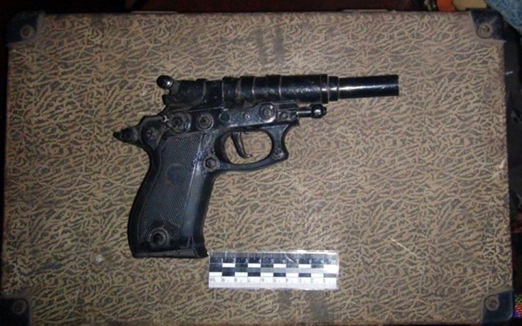 Αυτοσχέδια όπλα που έχει κατασχέσει η ρωσική αστυνομία