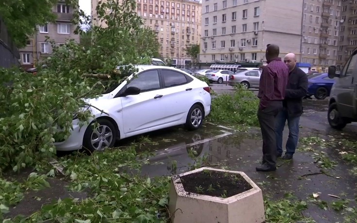 Επτά νεκροί και 70 τραυματίες στη Μόσχα από σφοδρή καταιγίδα
