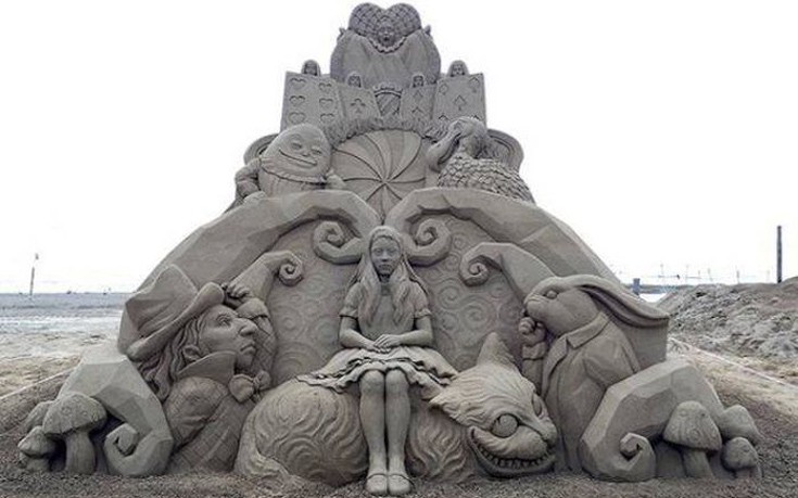 Ιδιαίτερα αγάλματα που δεν αντέχουν στο χρόνο