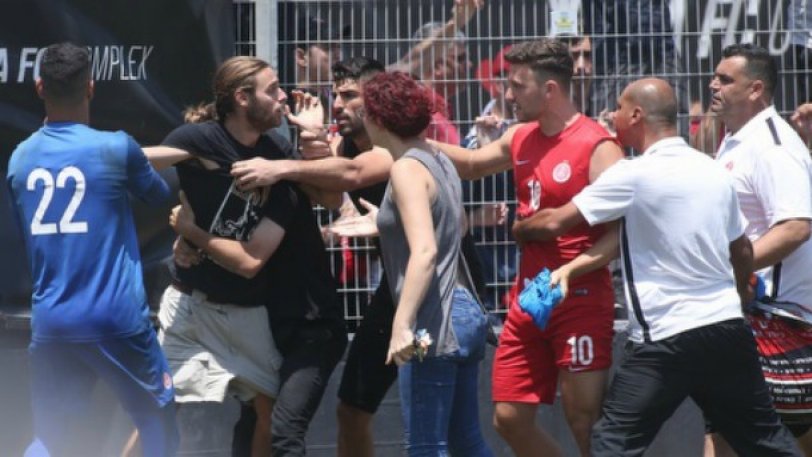 Απίστευτο ξύλο ανάμεσα σε οπαδούς και παίκτες της Χάποελ