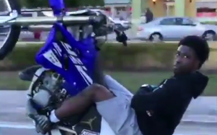 Ο μοτοσυκλετιστής που αψηφά τους νόμους της φυσικής