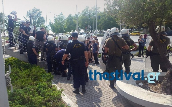 Ένταση στο δημαρχείο Θεσσαλονίκης με μέλη της κατάληψης «Σχολείο»
