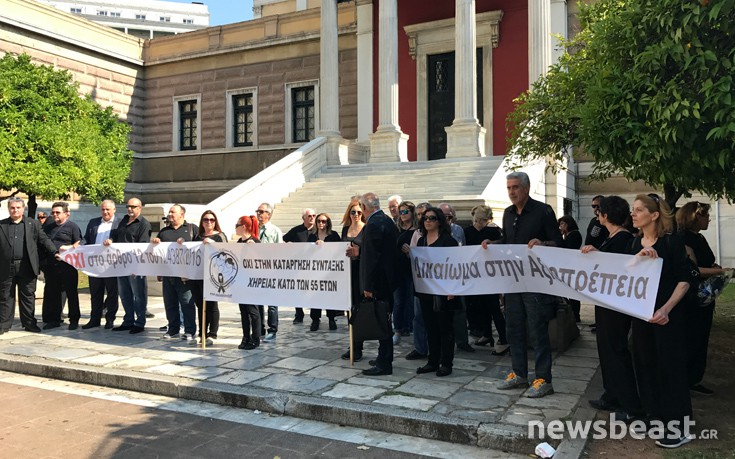 «Μαύρη Διαμαρτυρία Επιβίωσης» στην πλατεία Κολοκοτρώνη