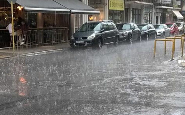 Μέσα Μαΐου και στα Χανιά «άνοιξαν» οι ουρανοί