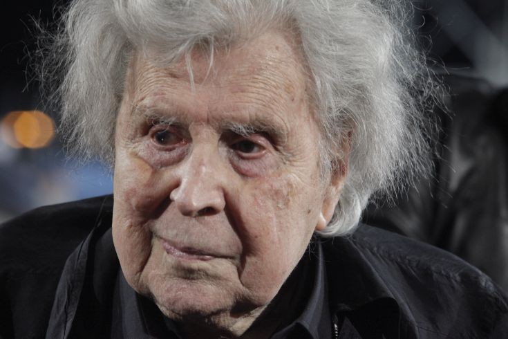 Στο νοσοκομείο παραμένει ο Μίκης Θεοδωράκης