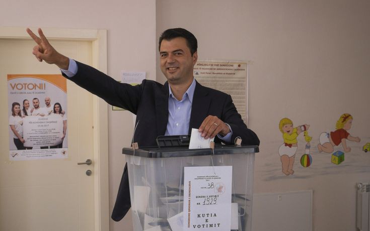 Στα… σχοινιά ο Μπάσα, μετά την πανωλεθρία στις αλβανικές εκλογές