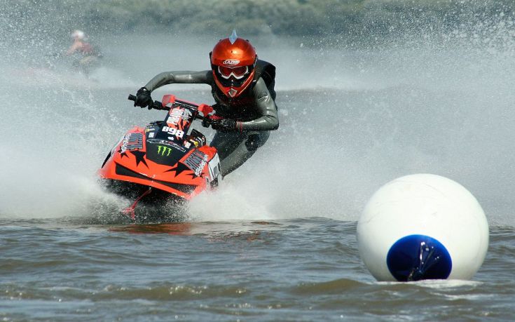 Δύο χειριστές jet ski τραυματίστηκαν στη περιοχή του Αλμυρού Βόλου