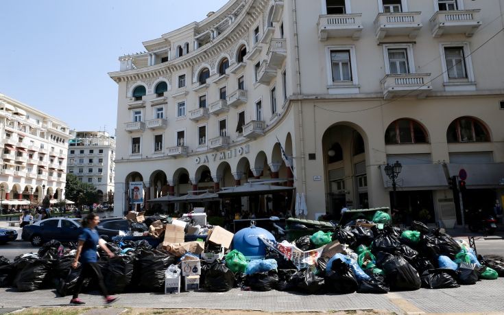 Στους δρόμους της Θεσσαλονίκης επιστρέφει το σύνολο των εργαζομένων στην καθαριότητα