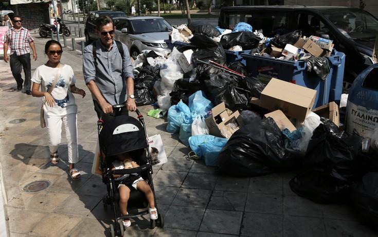 Σύγκρουση κυβέρνησης – αντιπολίτευσης πάνω από τους τόνους σκουπιδιών