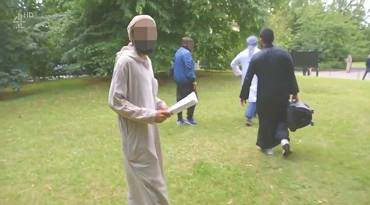 Ο τρομοκράτης του Λονδίνου με τη φανέλα της Άρσεναλ είχε εμφανιστεί σε ντοκιμαντέρ με σημαία ISIS