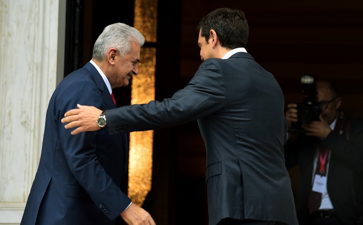 Εκατέρωθεν μηνύματα για το Αιγαίο και… παροιμίες για το Κυπριακό από Τσίπρα και Γιλντιρίμ