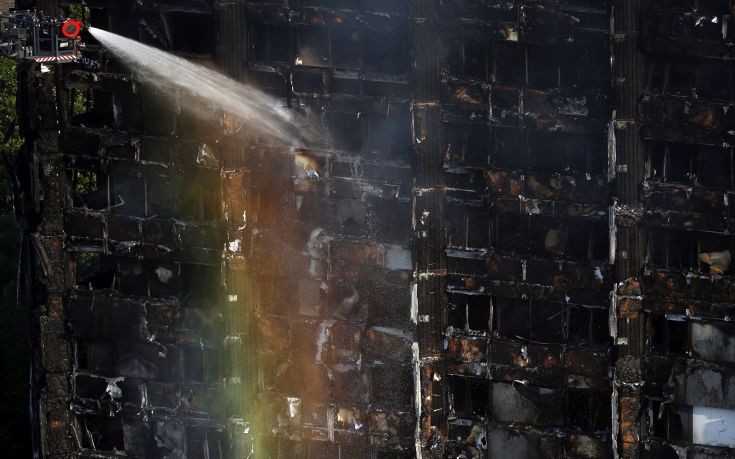 Πρώτη παραίτηση μετά το θάνατο 79 ανθρώπων στον πύργο του Λονδίνου