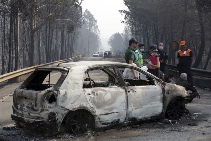 Μαίνονται οι φονικές πυρκαγιές στην Πορτογαλία