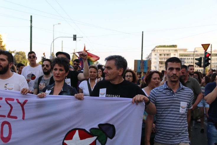Ο Τσακαλώτος στο μπλοκ του ΣΥΡΙΖΑ στο Athens Pride