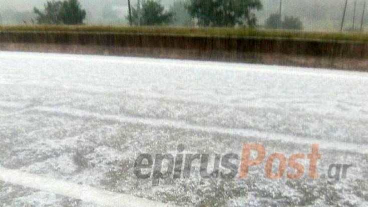 «Εξαφανίστηκε» η Εγνατία από το χαλάζι στα Ιωάννινα