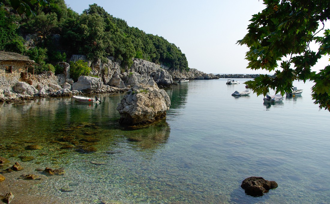 Τα κρυστάλλινα νερά της Νταμούχαρης