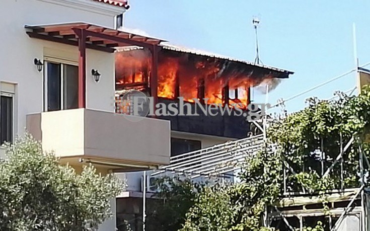 Σε εξέλιξη φωτιά σε σπίτι στα Χανιά