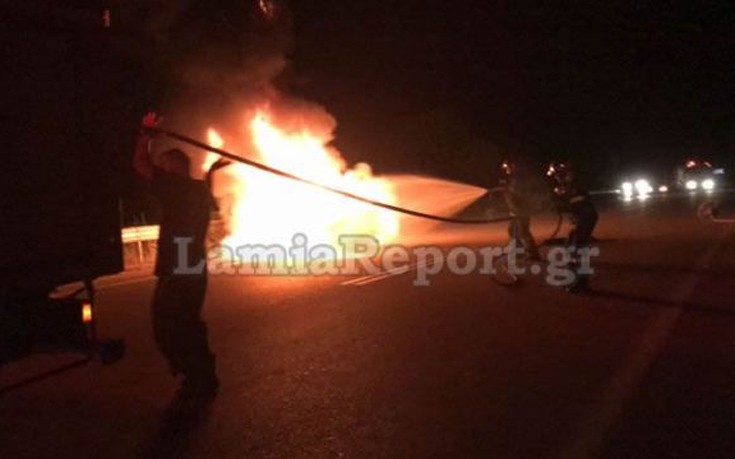 Αυτοκίνητο τυλίχτηκε στις φλόγες στον περιφερειακό της Λαμίας