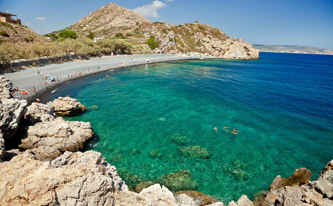 Μαύρα Βόλια, η συναρπαστική παραλία της Χίου