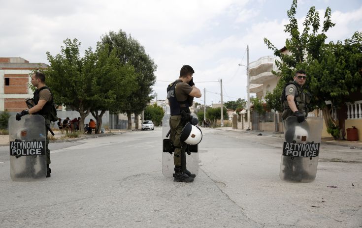 Σφαίρες από πυροβόλο όπλο εντοπίστηκαν γύρω από το σχολείο στο Μενίδι