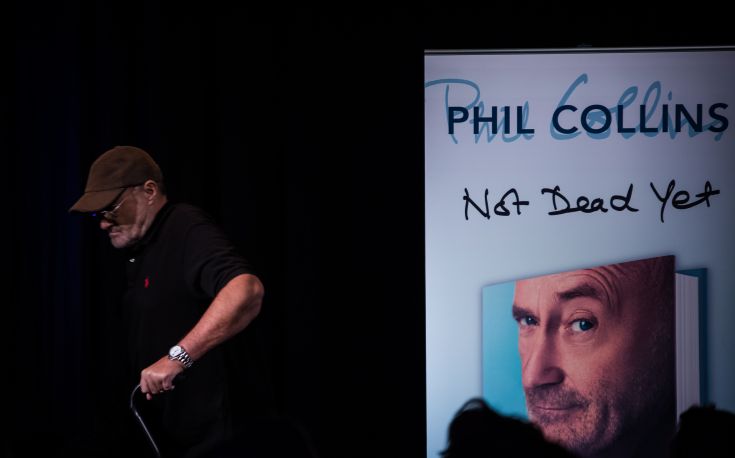 Ο Φιλ Κόλινς γλίστρησε πηγαίνοντας στο μπάνιο και χτύπησε στο κεφάλι