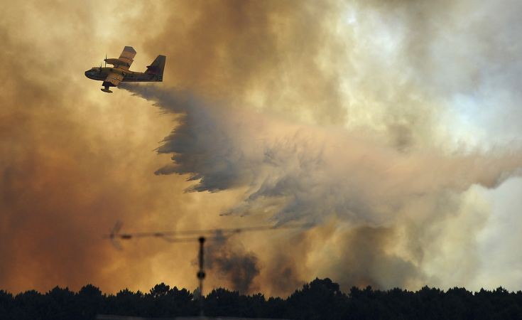 Παραμένει σε πύρινο κλοιό η Πορτογαλία, απειλή οι υψηλές θερμοκρασίες