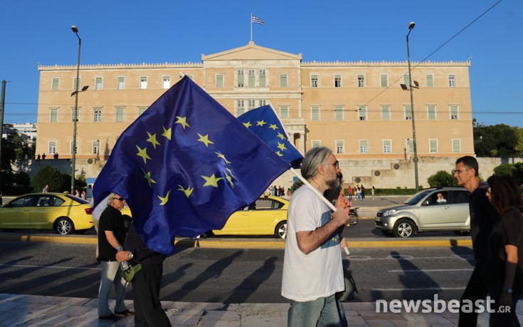 Συγκέντρωση με σύνθημα «Παραιτηθείτε» στο Σύνταγμα