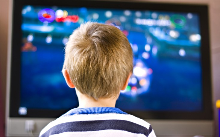 Η αυξημένη τηλεθέαση στα παιδιά συνδέεται με ανθυγιεινή διατροφή στην εφηβεία