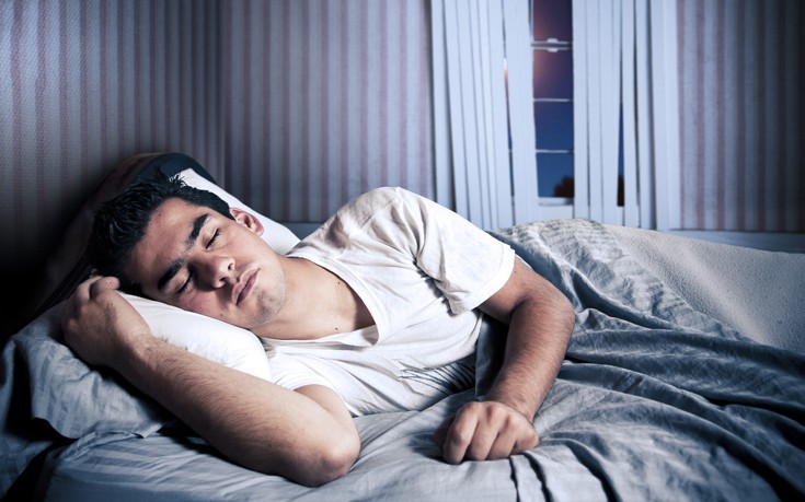 Να πώς θα σας παίρνει γλυκά ο ύπνος μέσα στην καλοκαιρινή ζέστη