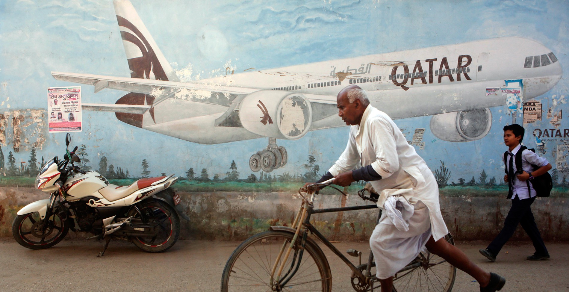Οι περιπέτειες της χλιδάτης αεροπορικής του Κατάρ και η επιστροφή στα γελάδια