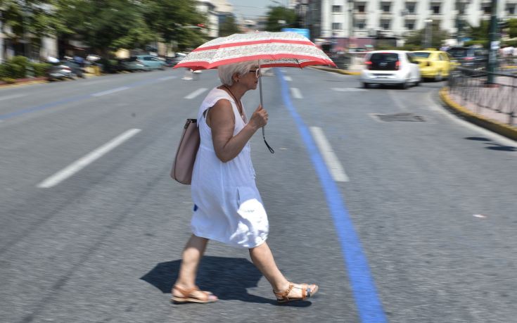 Φουλ καλοκαιρινό το Σαββατοκύριακο με το θερμόμετρο να αγγίζει 38άρια