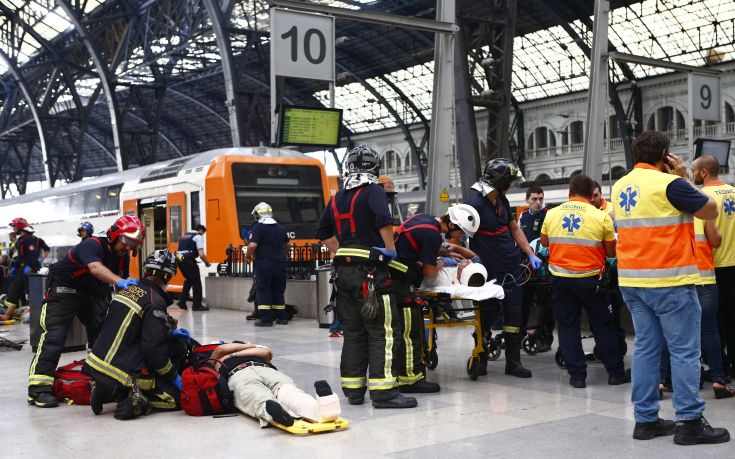 Στους 54 οι τραυματίες από το σιδηροδρομικό ατύχημα στη Βαρκελώνη