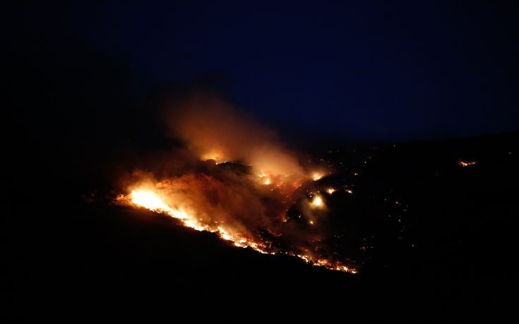 Σε εξέλιξη πυρκαγιές σε δύο μέτωπα στην Κεφαλονιά