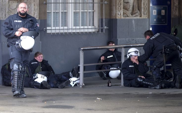 «Προειδοποιητική βολή» από αστυνομικό σε διαδηλωτές στο Αμβούργο