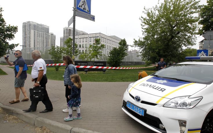 Νεκρή γυναίκα μετά από εκρήξεις στο Λουγκάνσκ της Ουκρανίας