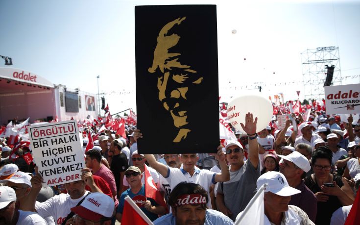 Η «πορεία της δικαιοσύνης» έφτασε και διαδήλωσε στην Κωνσταντινούπολη