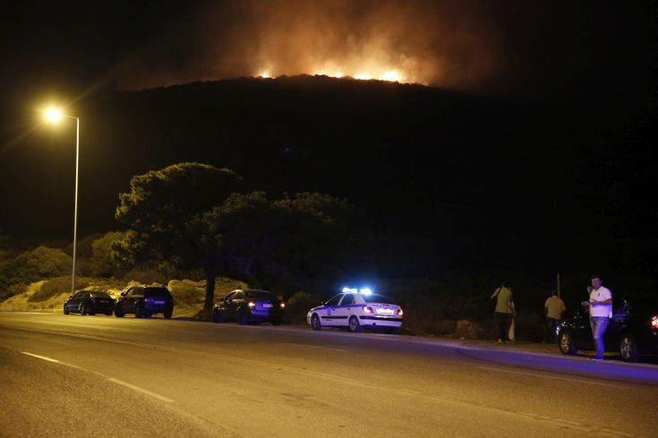 φωτια καλυβια φωτια καλυβια