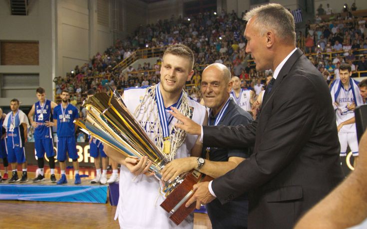 Αφιέρωμα της FIBA στον MVP Χαραλαμπόπουλο