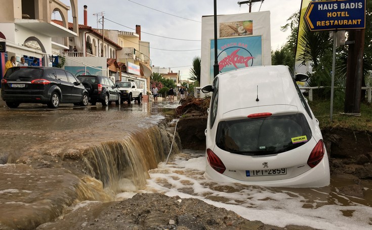 Εικόνες καταστροφής από το φονικό κύμα κακοκαιρίας