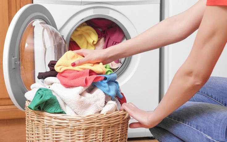 Τρία λάθη που κάνουμε στο πλύσιμο των ρούχων
