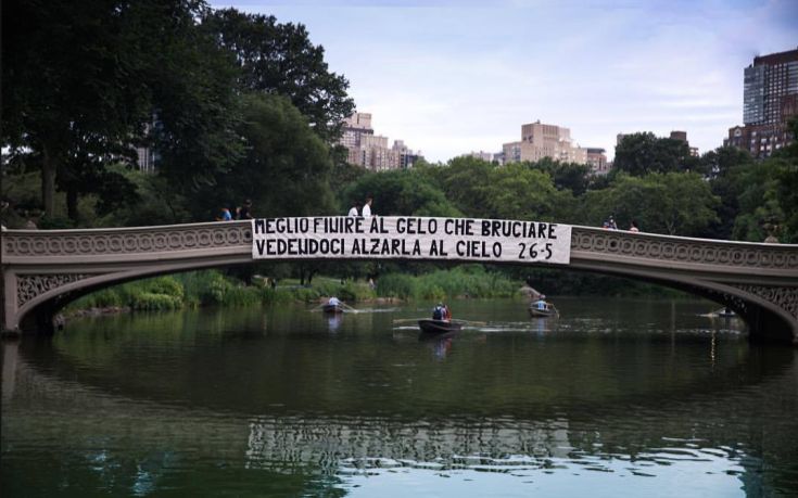 Οι οπαδοί της Λάτσιο στη Νέα Υόρκη τρολάρουν την αποστολή της Ρόμα