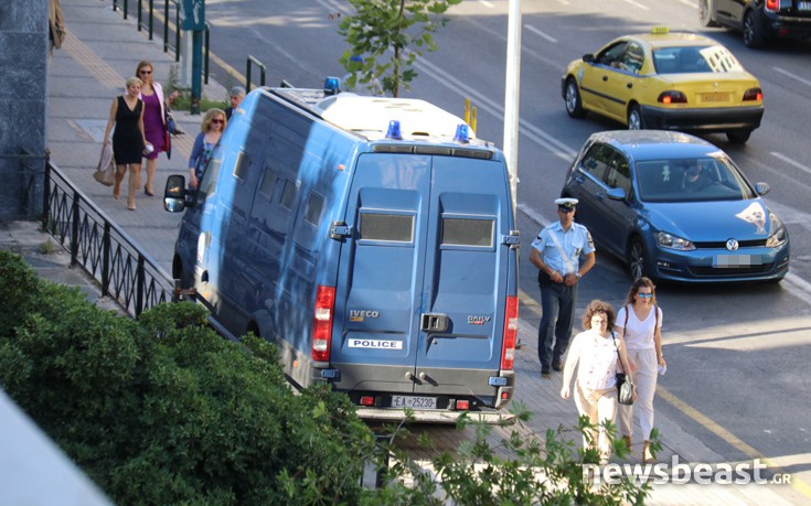 «Θριαμβευτική νίκη μέσα σε μία γκρίζα πολιτική συγκυρία η αθώωση Θεοφίλου»