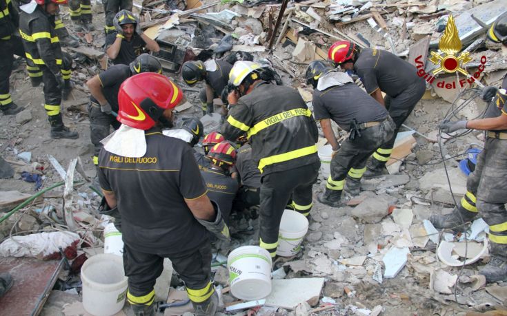 Νεκροί και οι 8 αγνοούμενοι στο κτίριο που κατέρρευσε στη Νάπολη